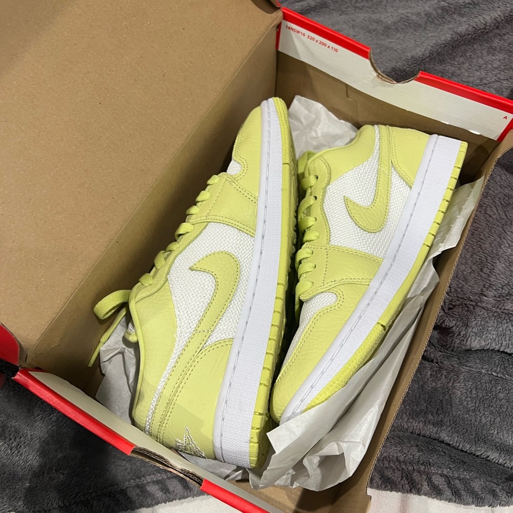 Nike Air Jordan 1 Low Lemon Yellow Sneakers